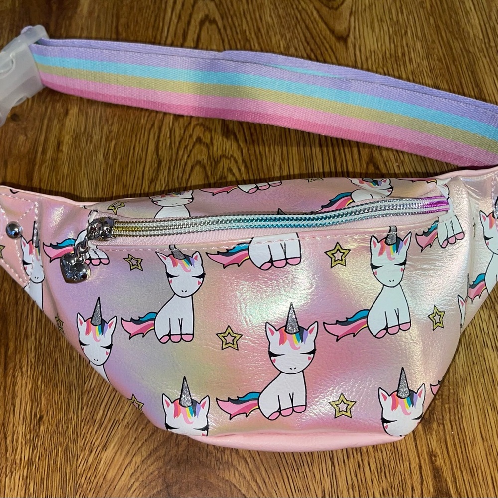 OMG ACCESSORIES FOR GIRLS CHILD SIZE UNICORN FANNY PACK IRIDESCENT ADJUSTABLE